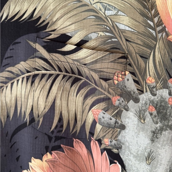 Tommy Bahama Men’s 100% Silk Hawaiian Shirt in Size XXL - Picture 3 of 8